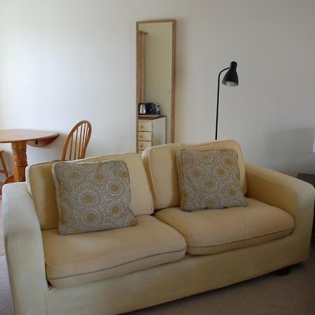Over Studio Apartment Exterior photo
